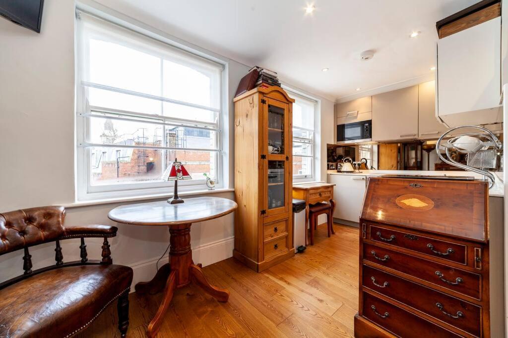 Апартаменты Outstanding Antique 1Br Flat In Soho Лондон Экстерьер фото