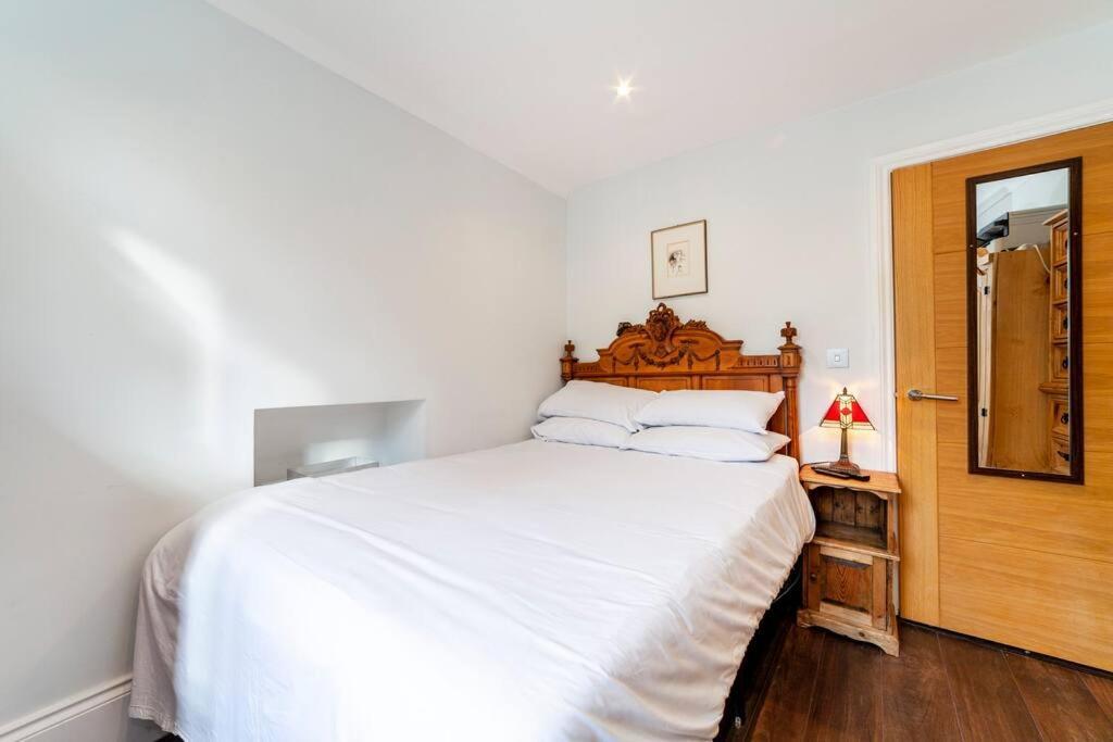 Апартаменты Outstanding Antique 1Br Flat In Soho Лондон Экстерьер фото