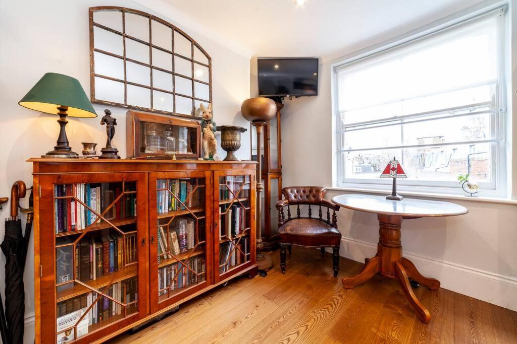 Апартаменты Outstanding Antique 1Br Flat In Soho Лондон Экстерьер фото